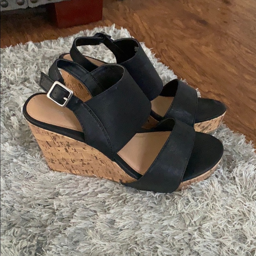 Black cork wedge
